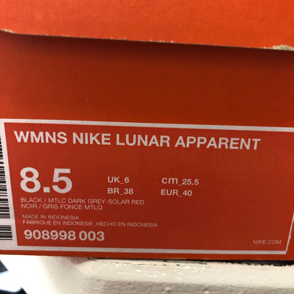 NIB woman’s Nike Lunar Apparent Running shoe